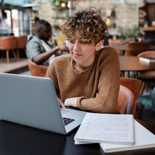 Image Devenez Manager Commercial et Marketing (MCM) : la formation Bac+5 qui vous prépare à l’avenir. 